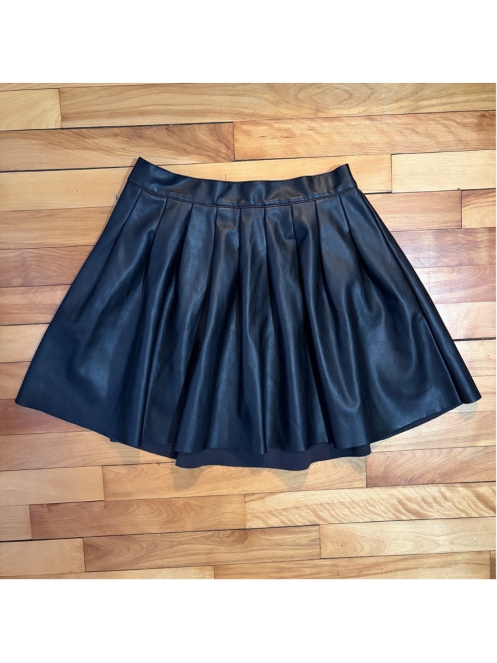 Streetwear Society Faux Leather Pleated Mini Skirt - Medium - Picture 2 of 7
